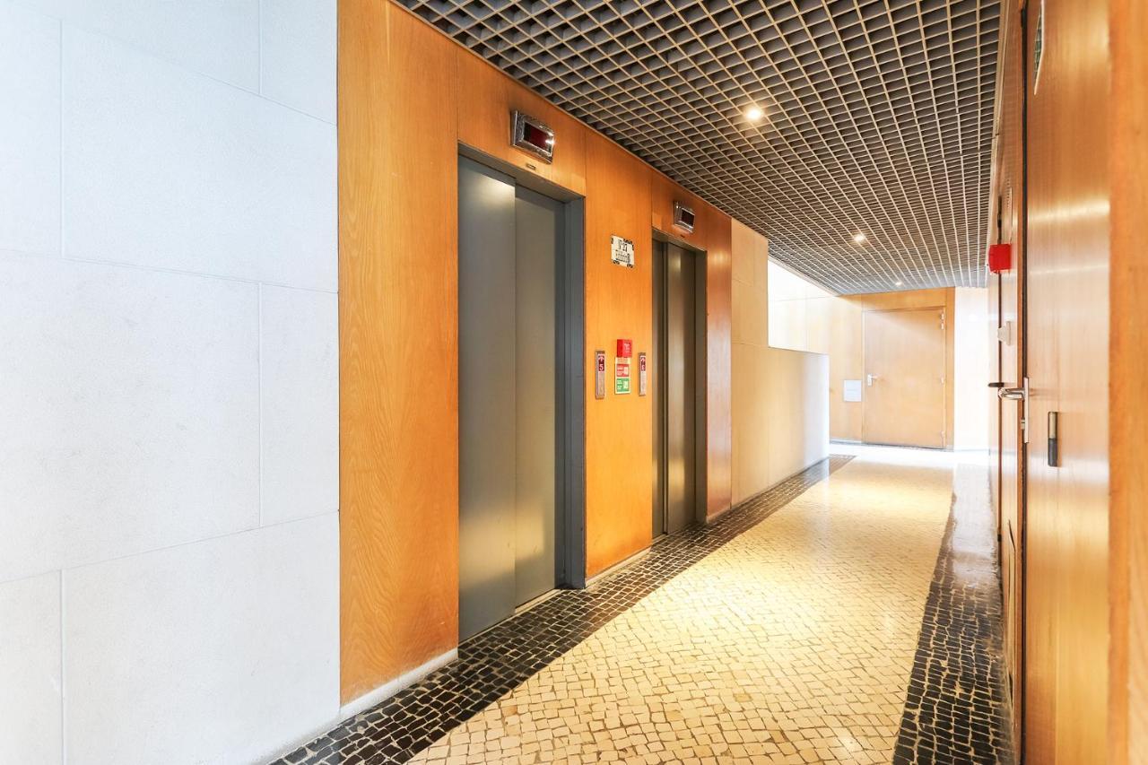 Vita Portucale ! Modern Apartment With Garage Lisbon Exterior photo